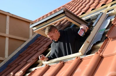 Pose de fenêtres de toit Velux à Longuerue